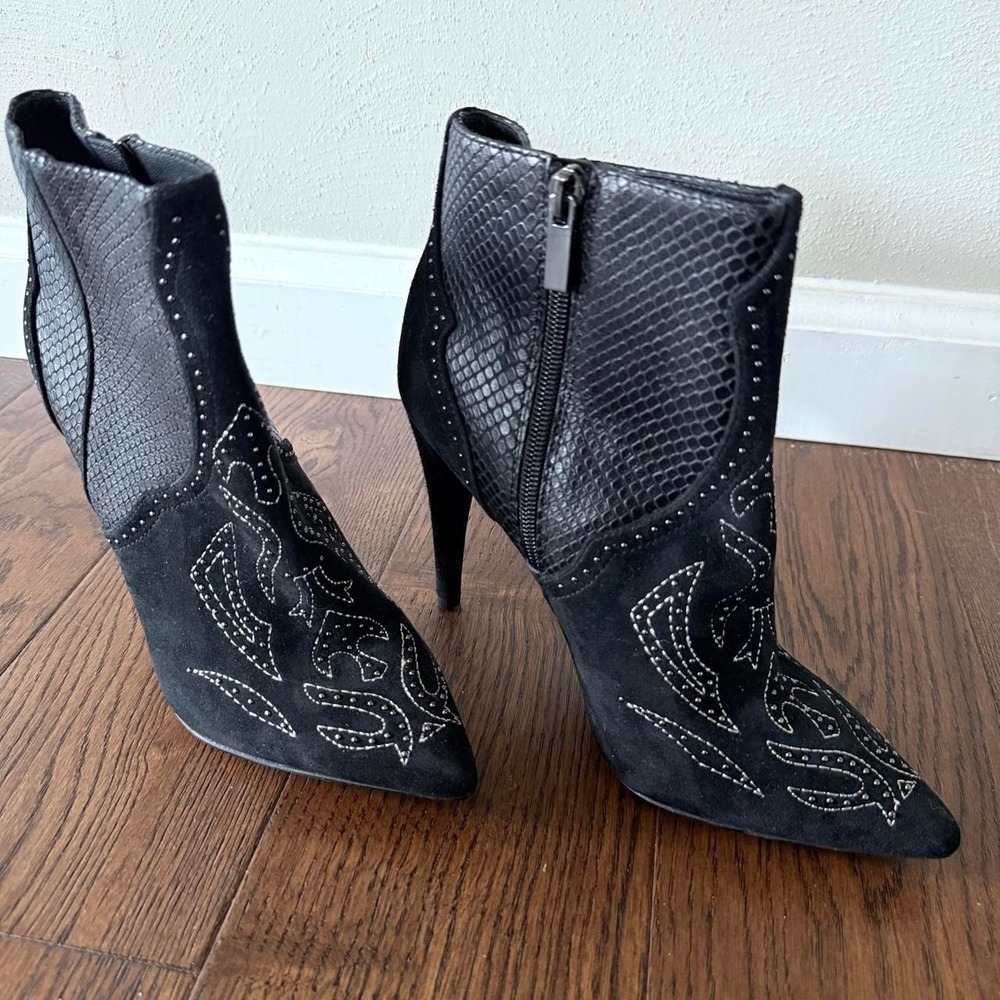 BCBGMAXAZRIA Women's Black Leather Western Stiletto Ankle Boots, Size 7.5